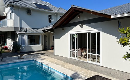 Villa in Morro das Pedras, State of Santa Catarina, Brazil 1
