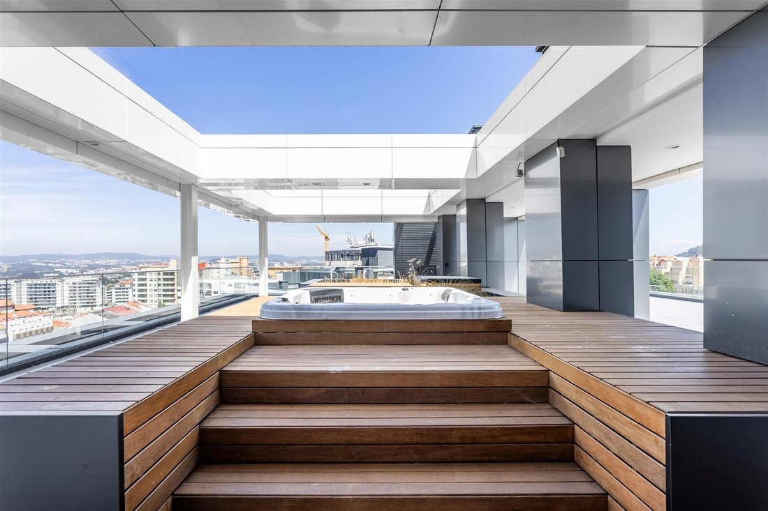 Apartment in Mafamude e Vilar do Paraiso, Porto District, Portugal 1 - 18533005