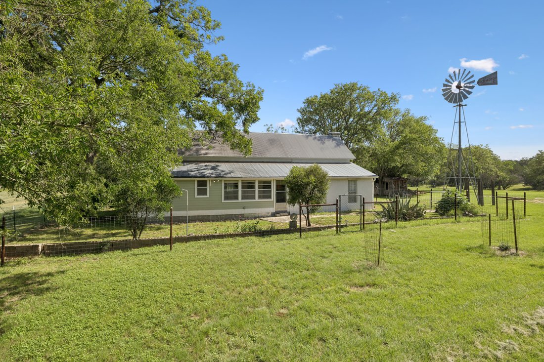 Farm Ranch in Center Point, Texas, United States 4 - 17637746