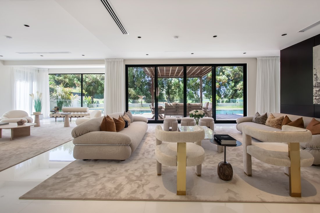 Villa in The Lakes, Dubai, United Arab Emirates 1 - 18626814