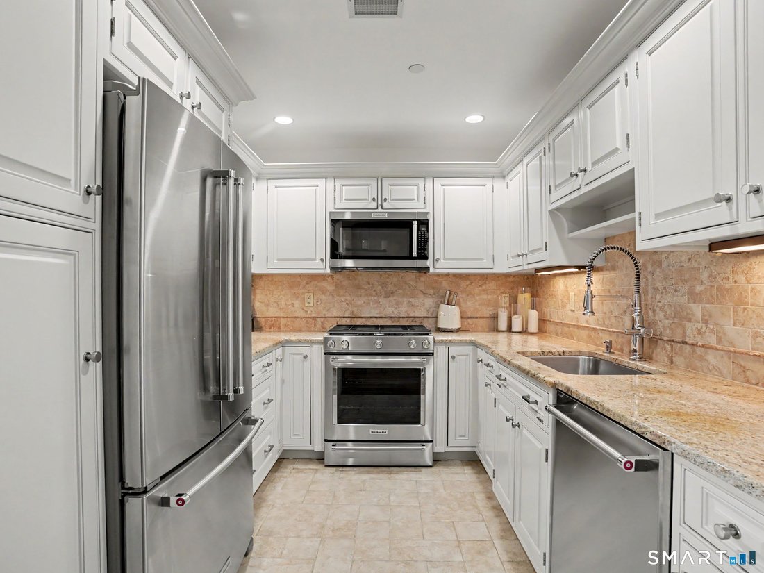 Condo in Norwalk, Connecticut, United States 5 - 18626607