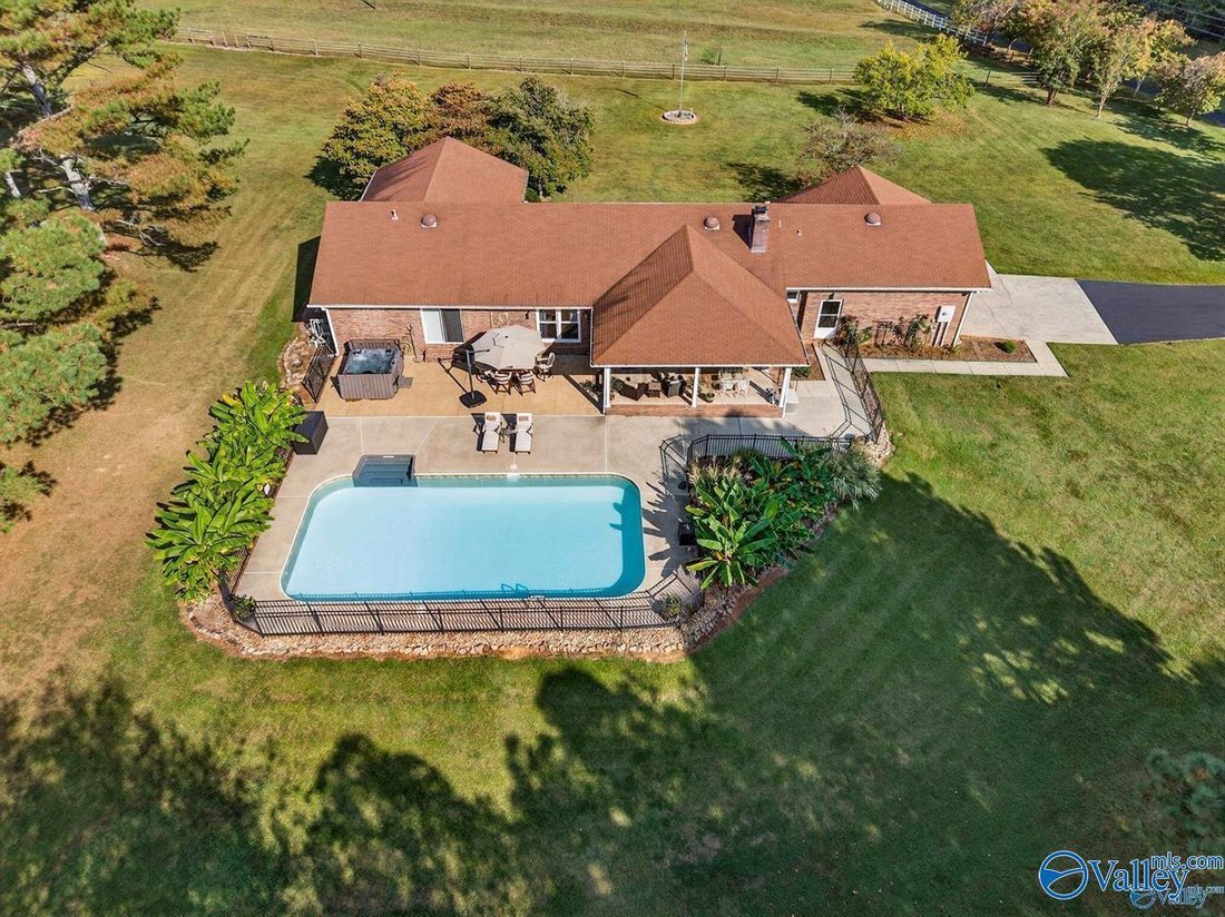 Farm Ranch in Hazel Green, Alabama, United States 1 - 18629412