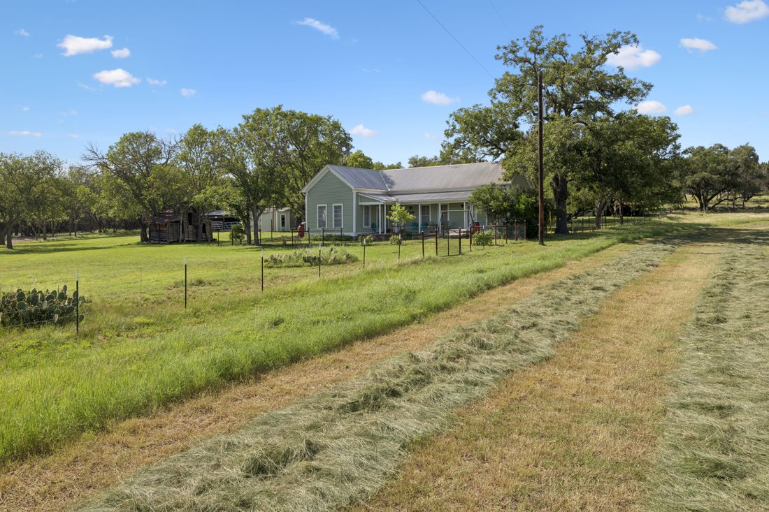Farm Ranch in Center Point, Texas, United States 3 - 17637746