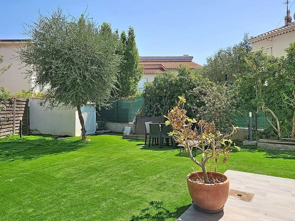Townhouse in Saint-Laurent-du-Var, Provence-Alpes-Côte d'Azur, France 3 - 18627304