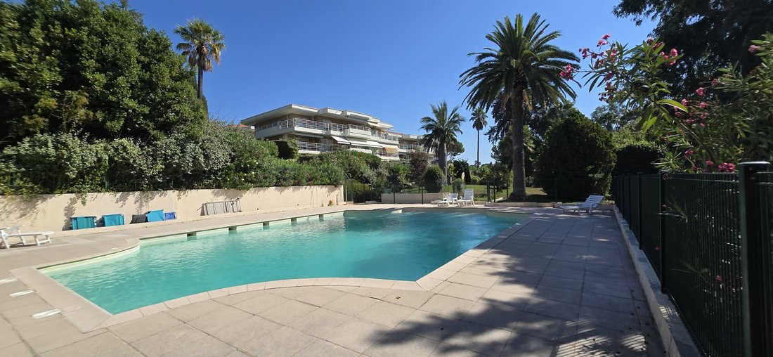 Land in Fontmerle, Antibes, France 2 - 17091512