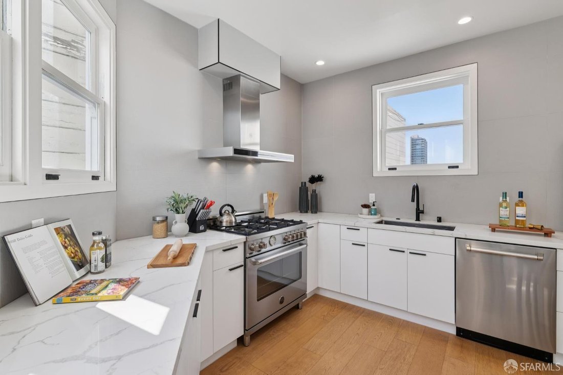 San Francisco, California, United States 5 - 18628258