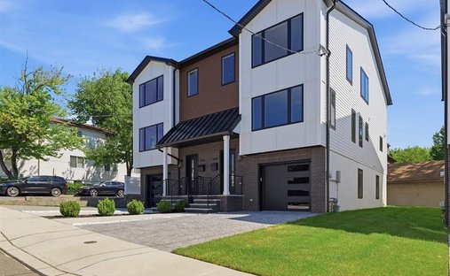 House in Secaucus, New Jersey, United States 1