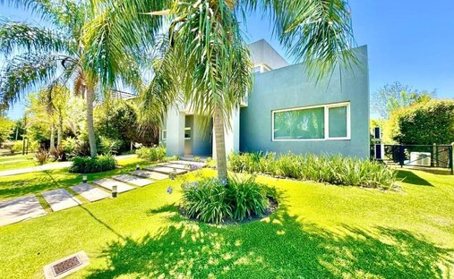 House in Villa Udaondo, Buenos Aires Province, Argentina 1