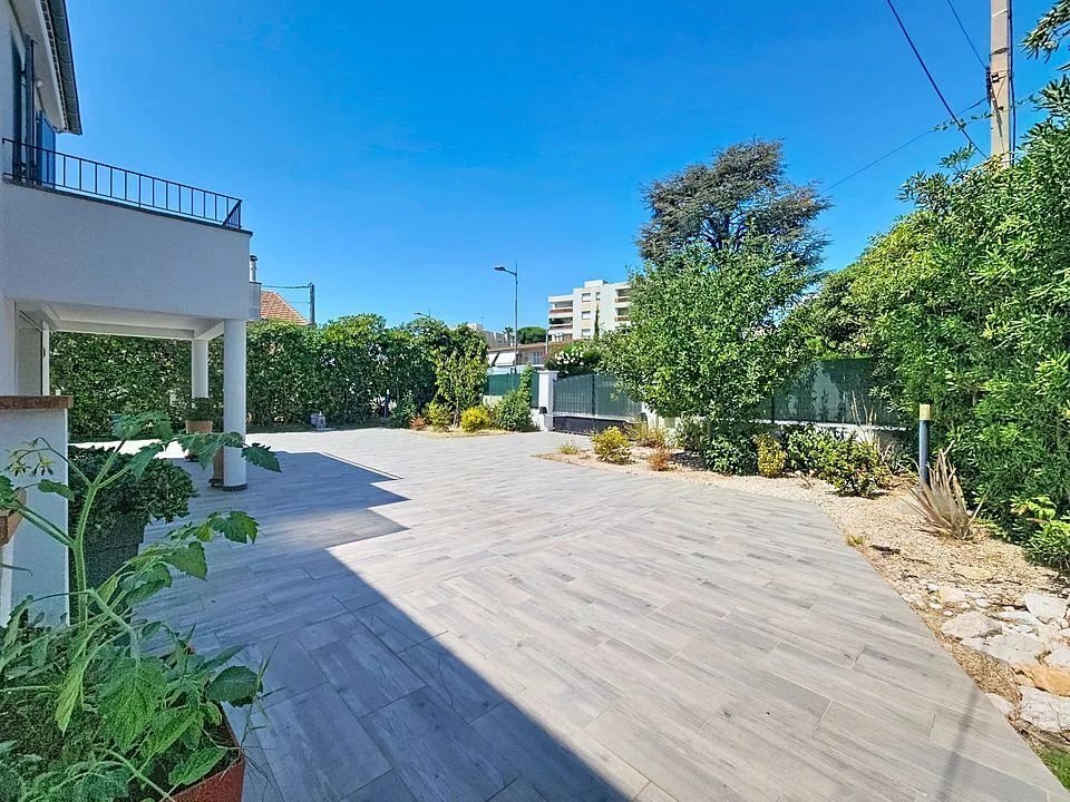 Townhouse in Saint-Laurent-du-Var, Provence-Alpes-Côte d'Azur, France 5 - 18627304