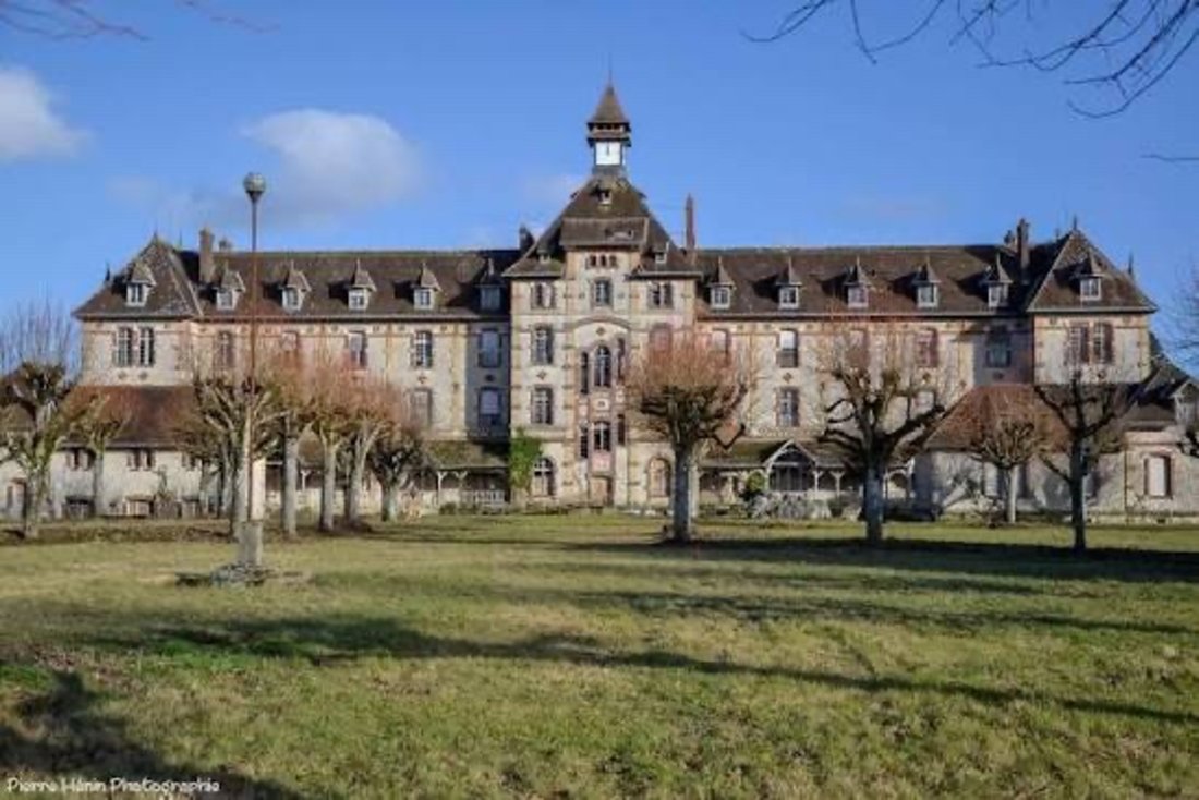 Castle in Grammont, Tours, France 1 - 18627277
