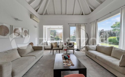 House in La Lonja, Buenos Aires Province, Argentina 1