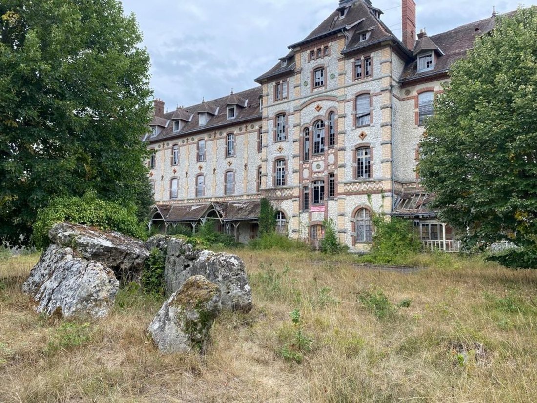 Castle in Grammont, Tours, France 5 - 18627277