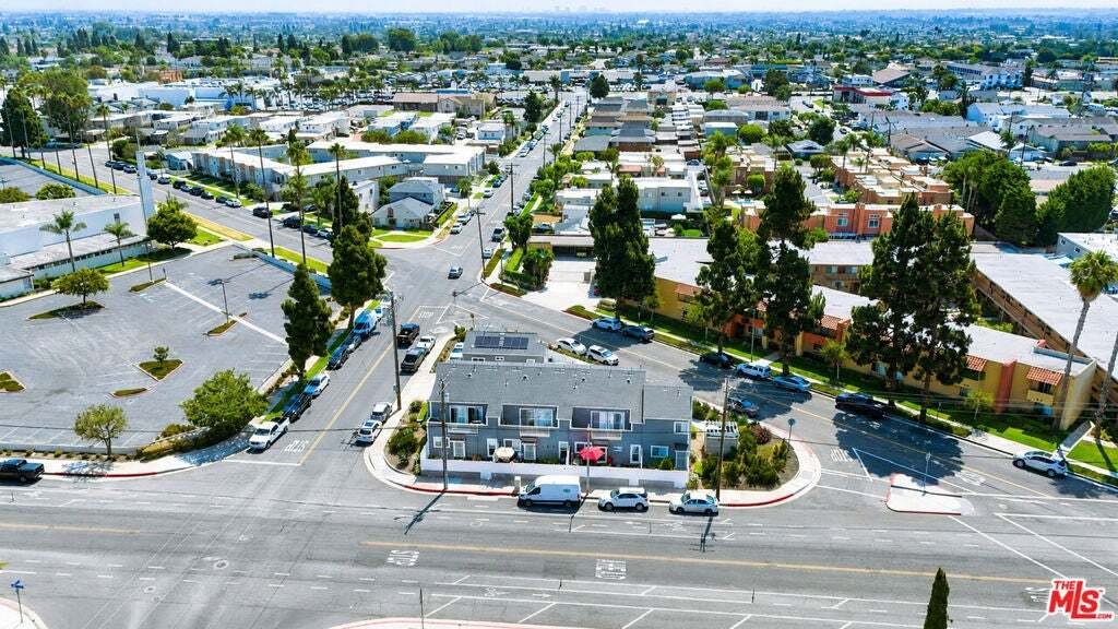 Huntington Beach, California, United States 2 - 18629336