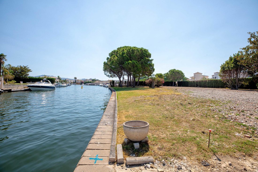 Land in Empuriabrava, Catalonia, Spain 4 - 18626612