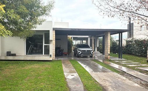 House in Neuquen, Neuquen, Argentina 1