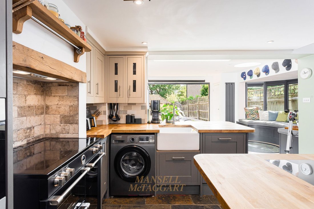 House in Turners Hill, England 3 - 18626906