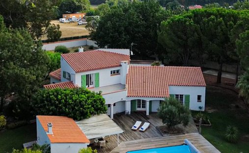 House in Ouest, Le Soler, France 1