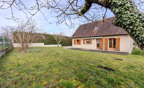 House in Mail-Canzio-Jouvet, Talant, France 1