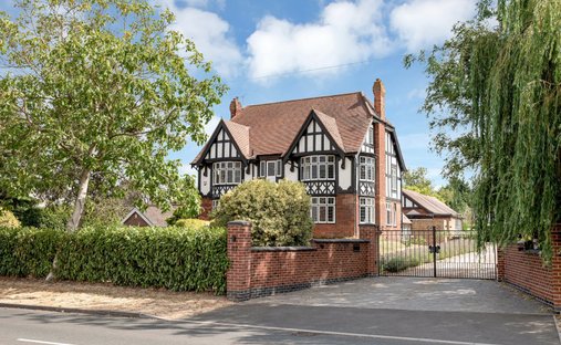 House in Castle Donington, England 1