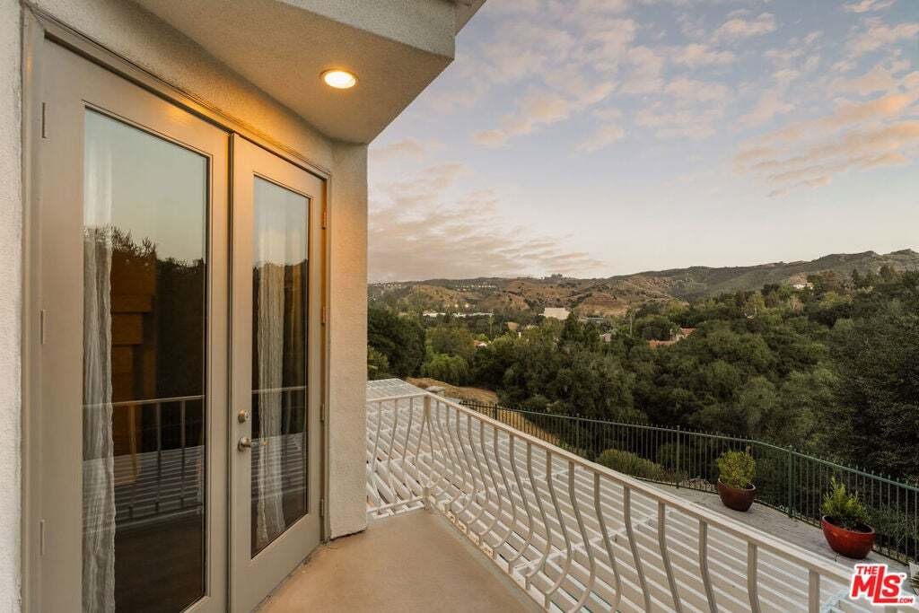 House in Hidden Hills, California, United States 4 - 18629369