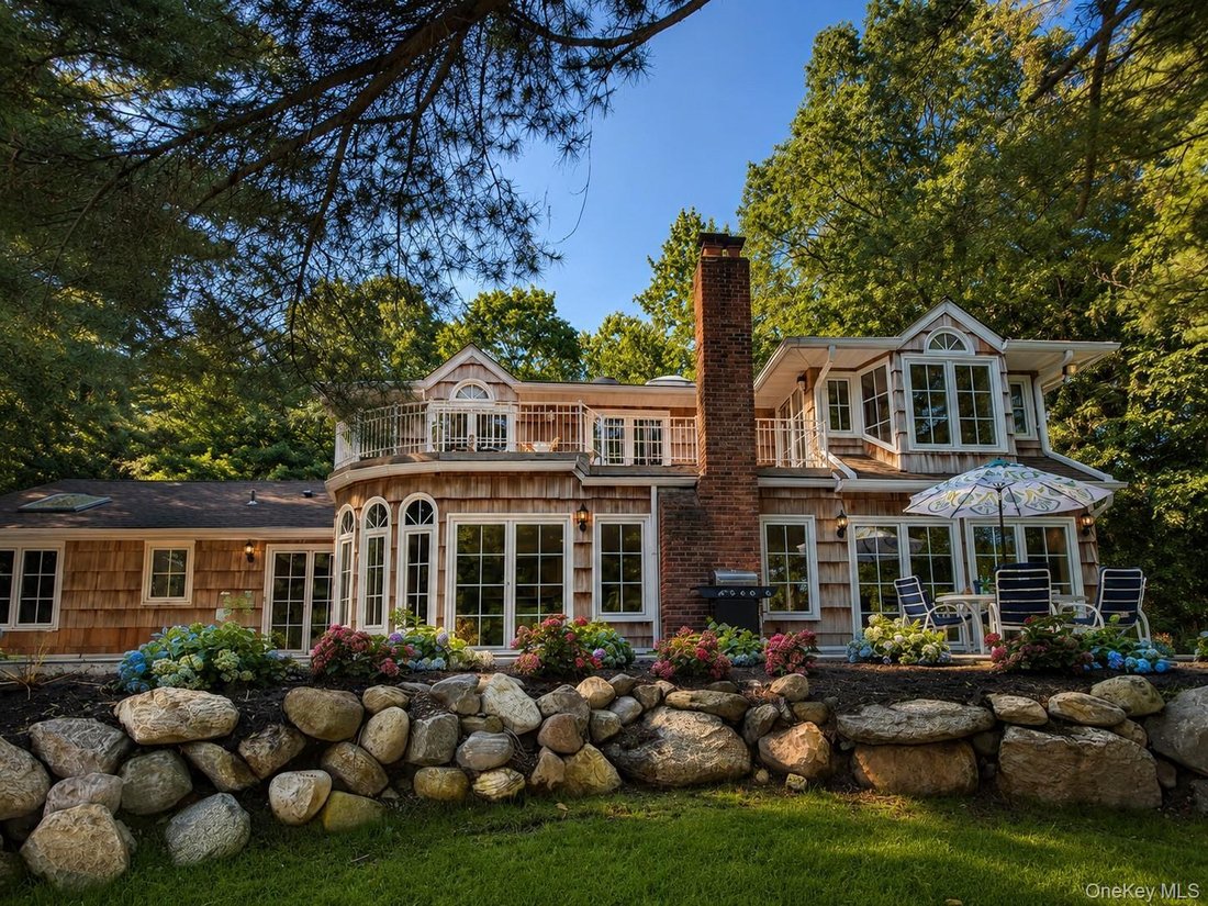 House in Syosset, New York, United States 2 - 18629253
