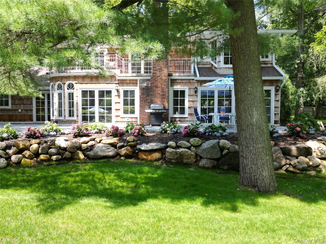 House in Syosset, New York, United States 5 - 18629253