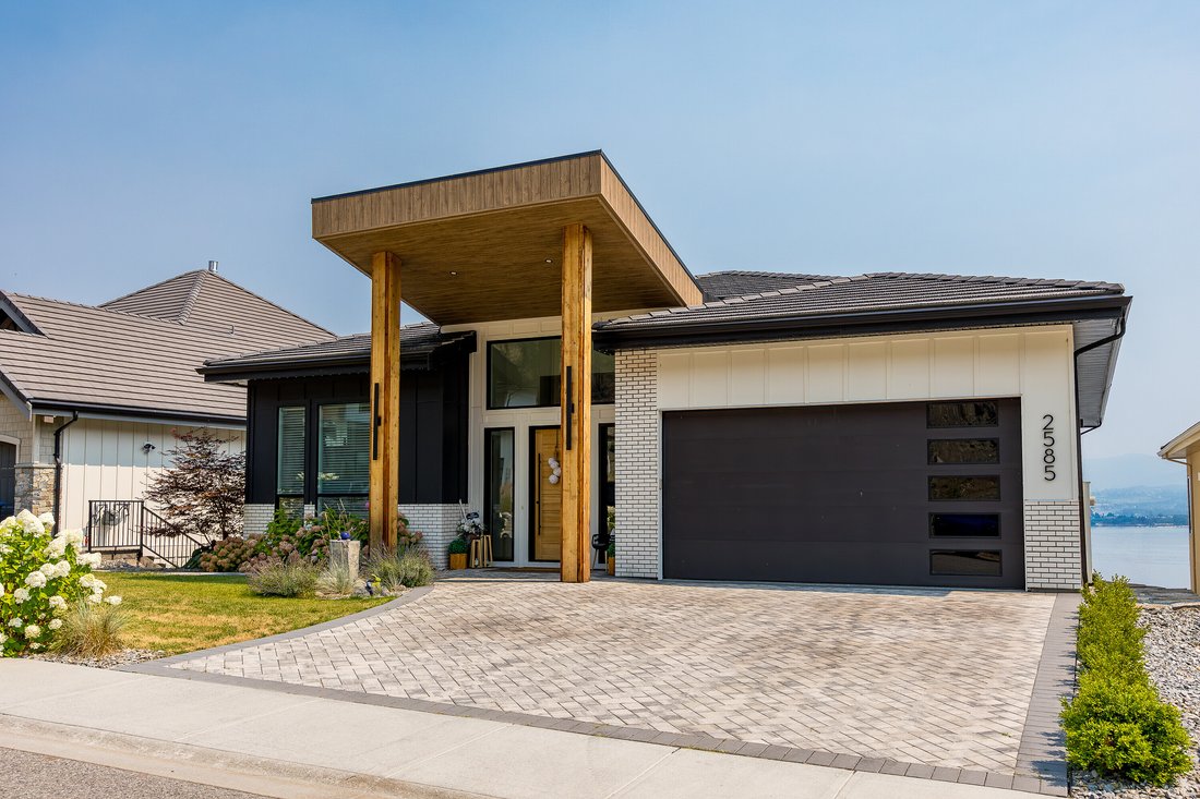 House in West Kelowna, British Columbia, Canada 4 - 18627573