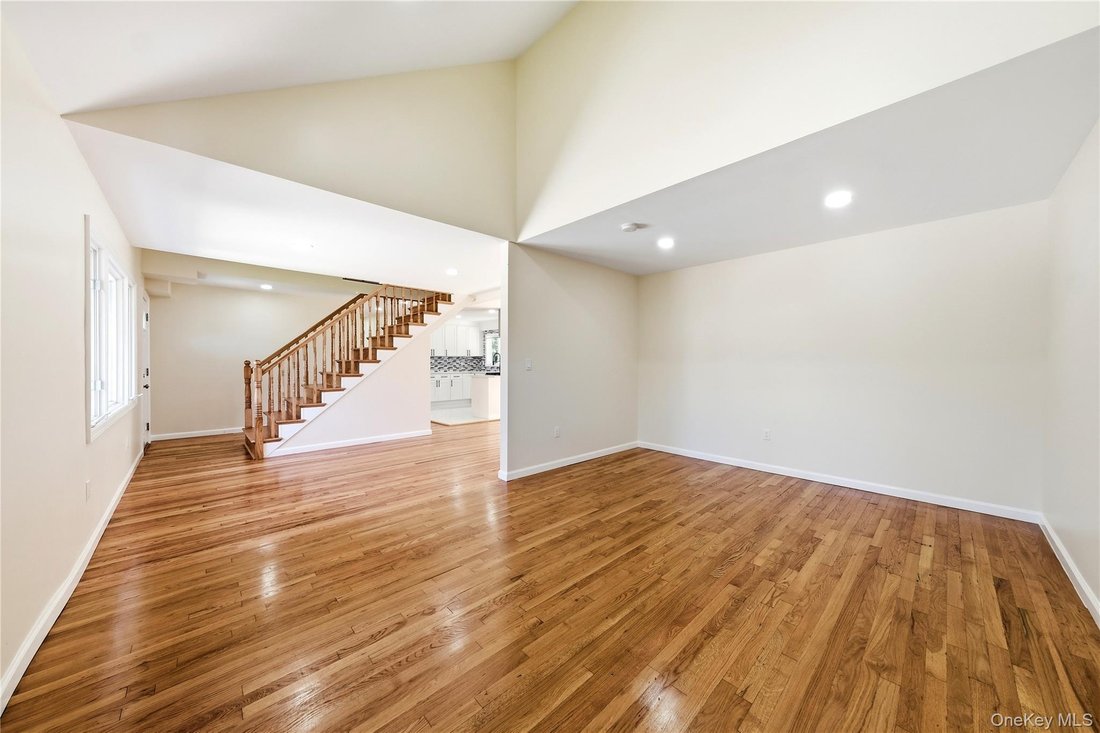 House in Wantagh, New York, United States 4 - 18629263