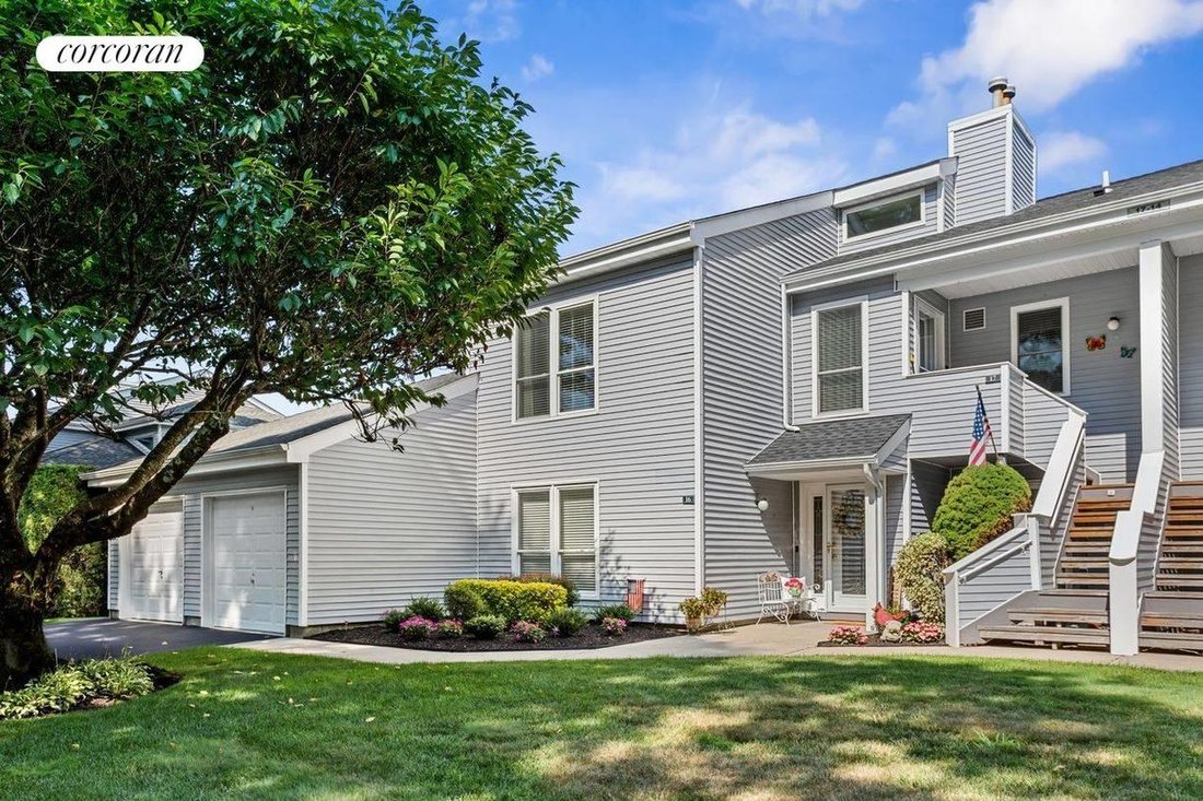 Manorville, New York, United States 1 - 18604798