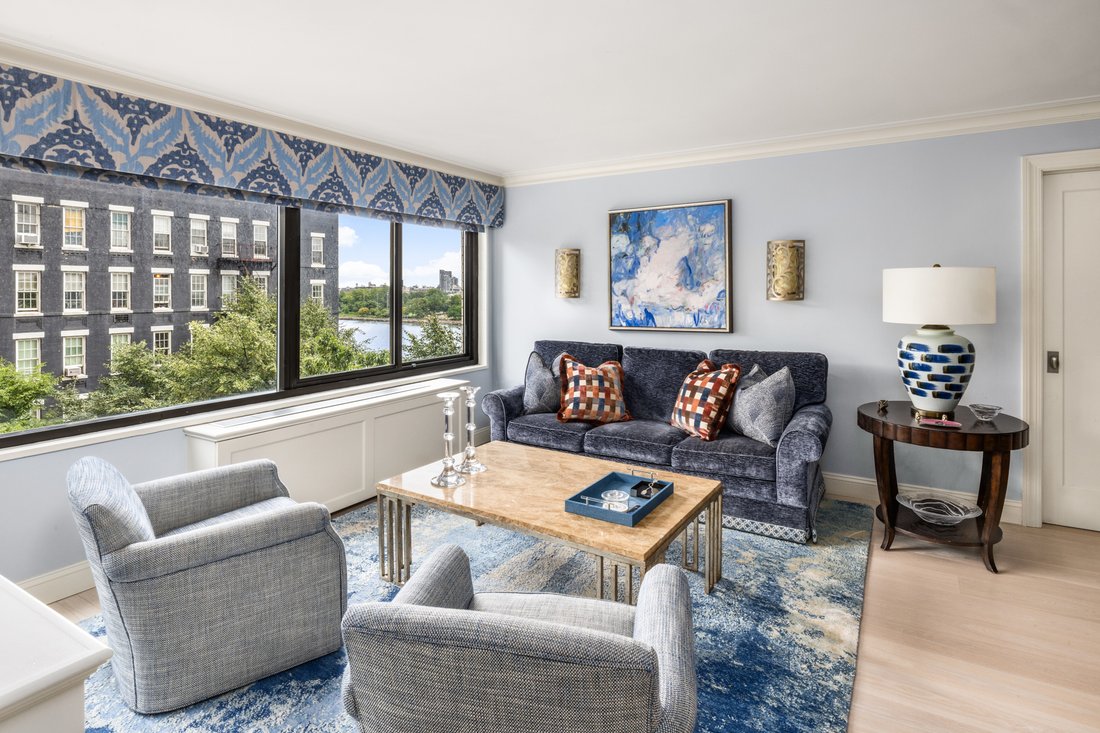New York, New York, United States 4 - 18629681