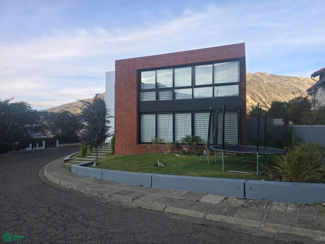 Townhouse in La Paz, La Paz Department, Bolivia 1 - 18449690