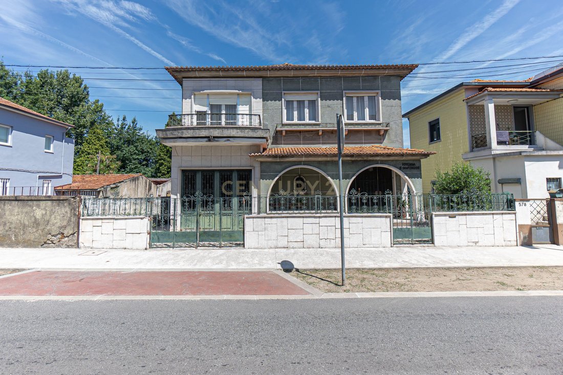 Villa in Valbom, Porto District, Portugal 1 - 18629743