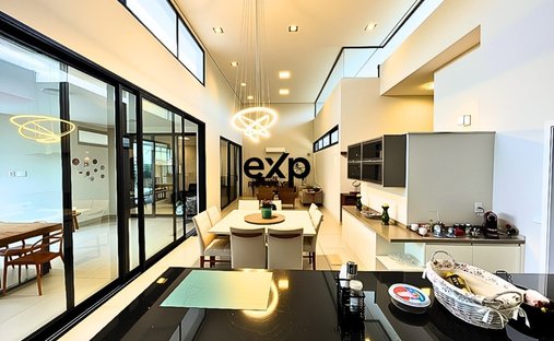 House in Valinhos, State of São Paulo, Brazil 1