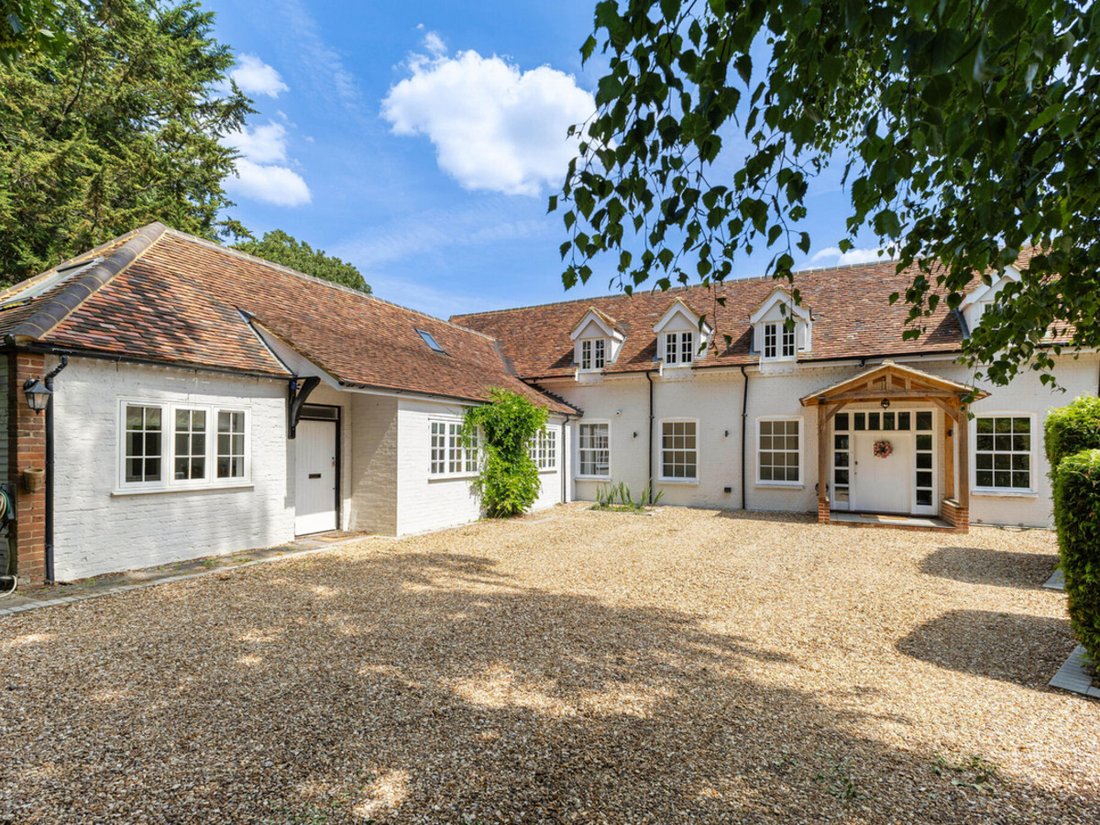 House in Borough of Wokingham, England 1 - 18629910