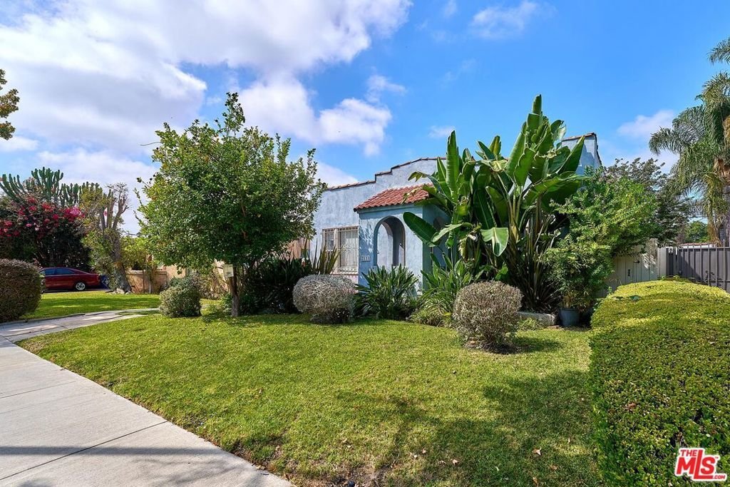 Los Angeles, California, United States 5 - 18629335