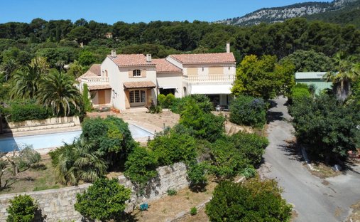 House in Nord Est, Ollioules, France 1