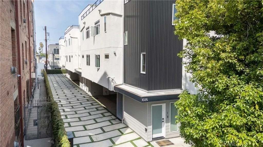 Los Angeles, California, United States 3 - 17665772