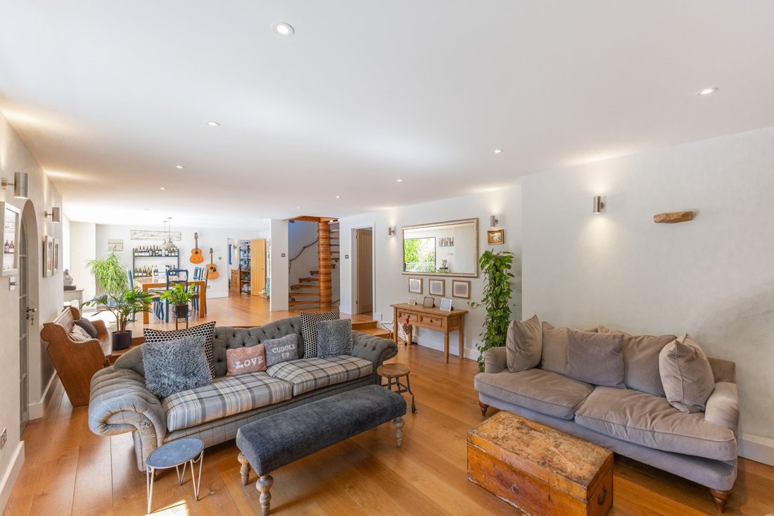 House in England 2 - 18626816