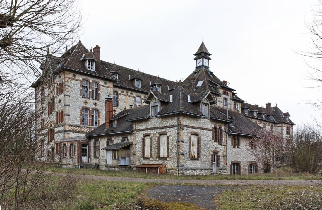 Castle in Grammont, Tours, France 3 - 18627277