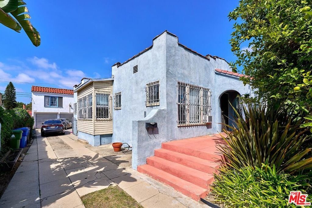 Los Angeles, California, United States 4 - 18629335