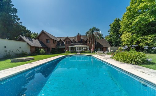 House in Francisco Alvarez, Buenos Aires Province, Argentina 1