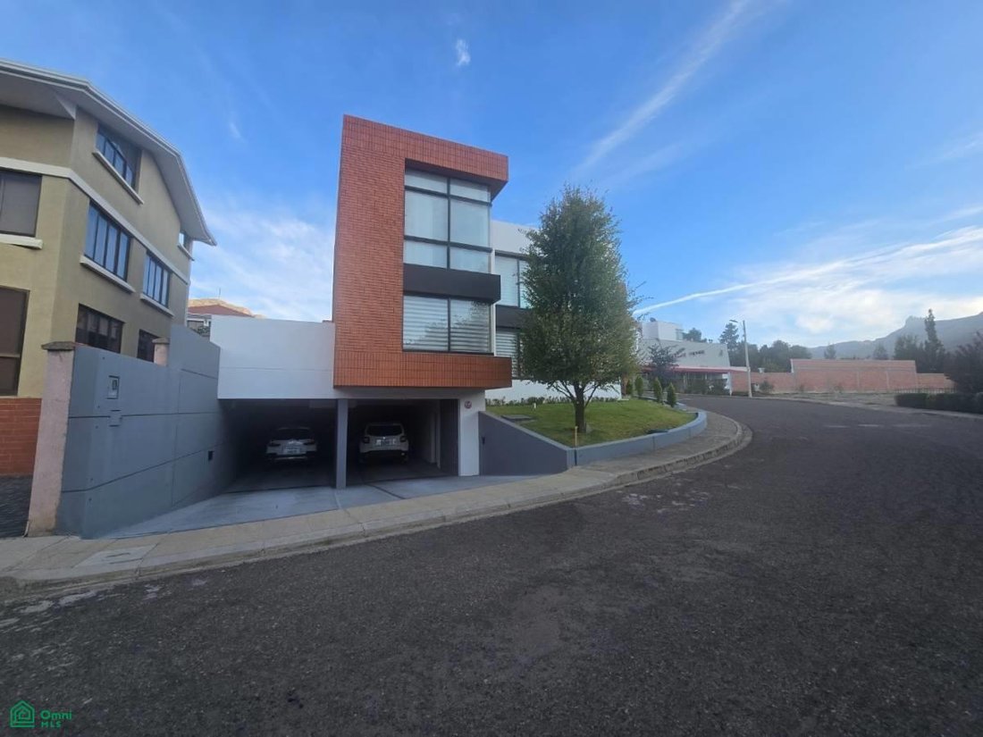 Townhouse in La Paz, La Paz Department, Bolivia 2 - 18449690