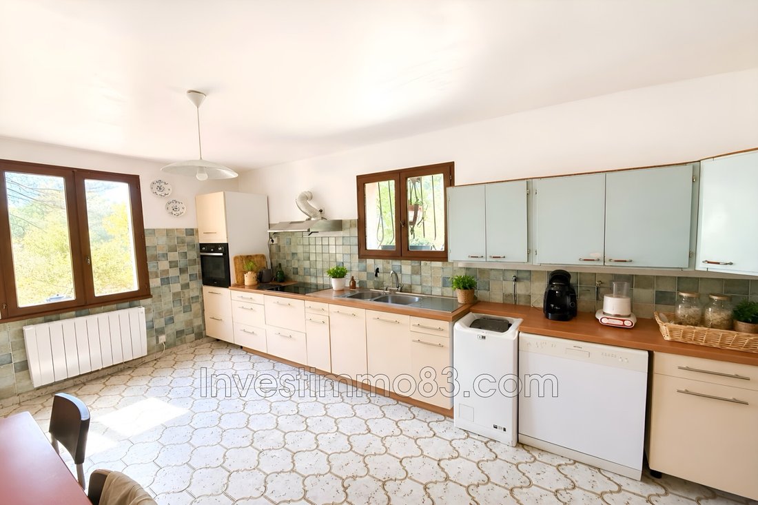 Villa in Trets, Provence-Alpes-Côte d'Azur, France 3 - 18626785