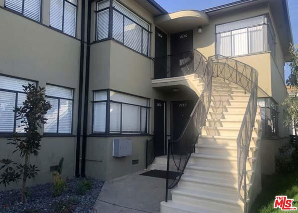 Santa Monica, California, United States 3 - 18629359