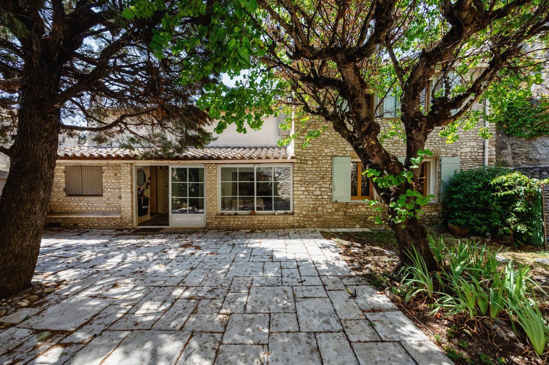House in Gordes, Provence-Alpes-Côte d'Azur, France 1 - 16256075