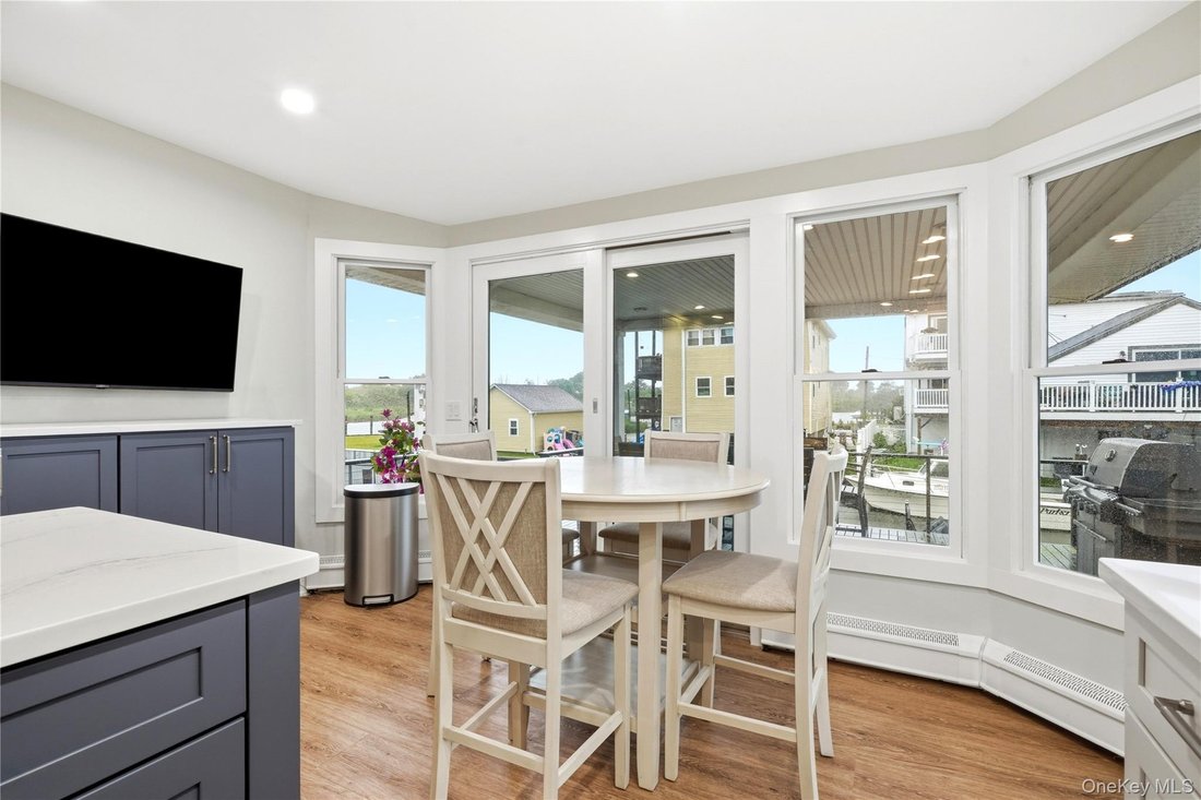 House in Lindenhurst, New York, United States 5 - 18631158