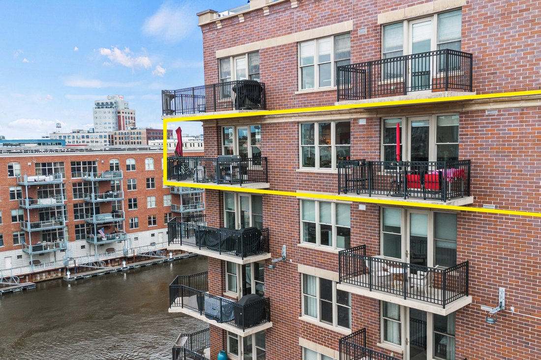Condo in Milwaukee, Wisconsin, United States 3 - 18630929