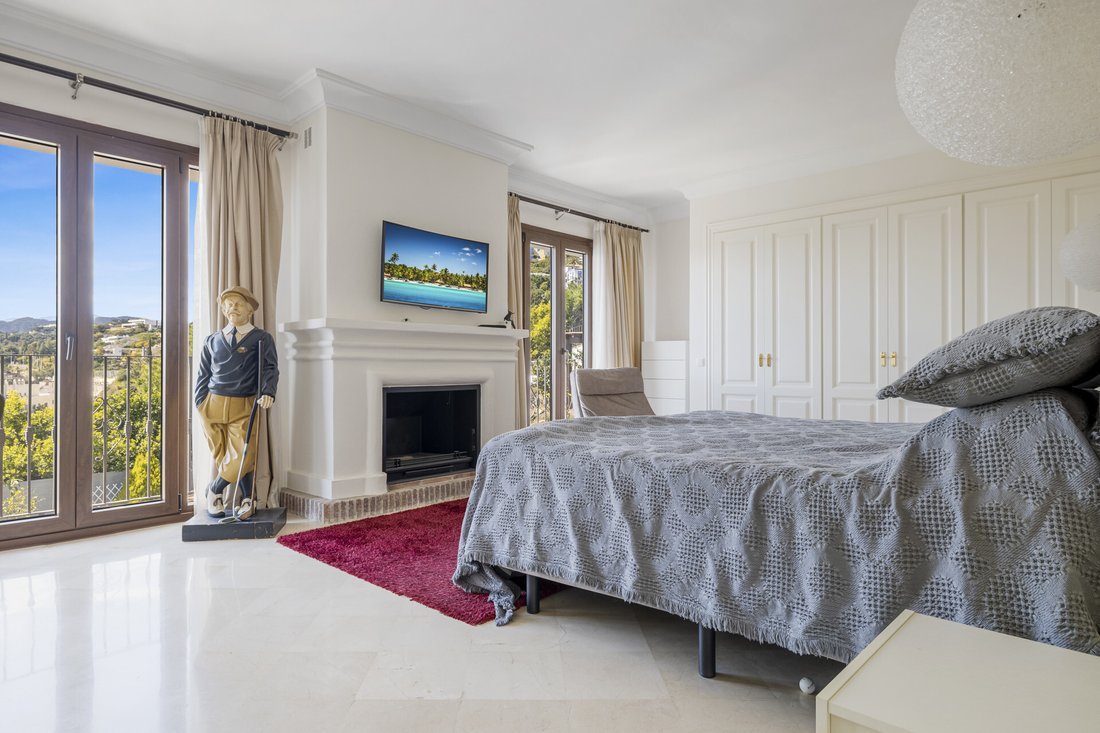 Townhouse in El Madroñal, Benahavis, Spain 3 - 18631441