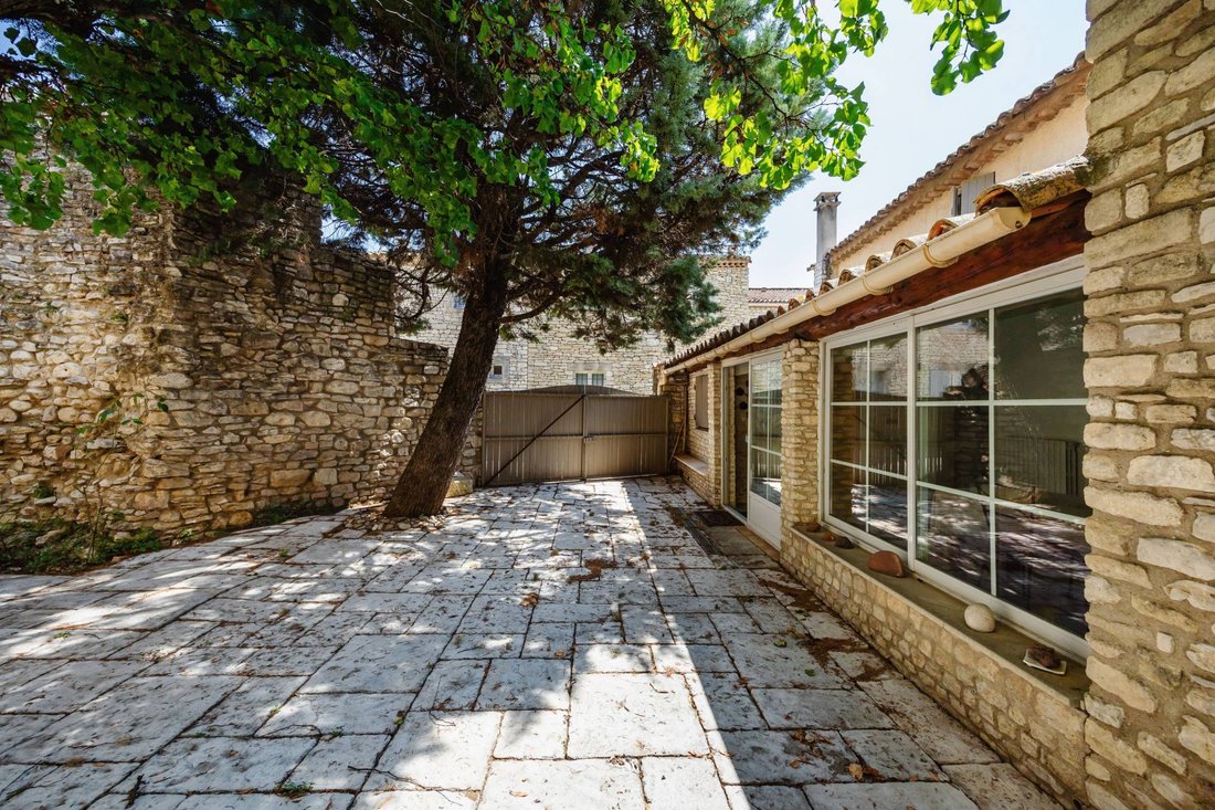 House in Gordes, Provence-Alpes-Côte d'Azur, France 2 - 16256075