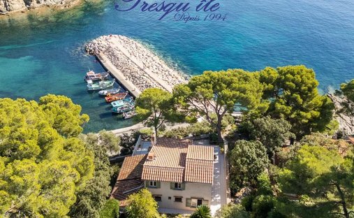 House in Hyeres, Provence-Alpes-Côte d'Azur, France 1